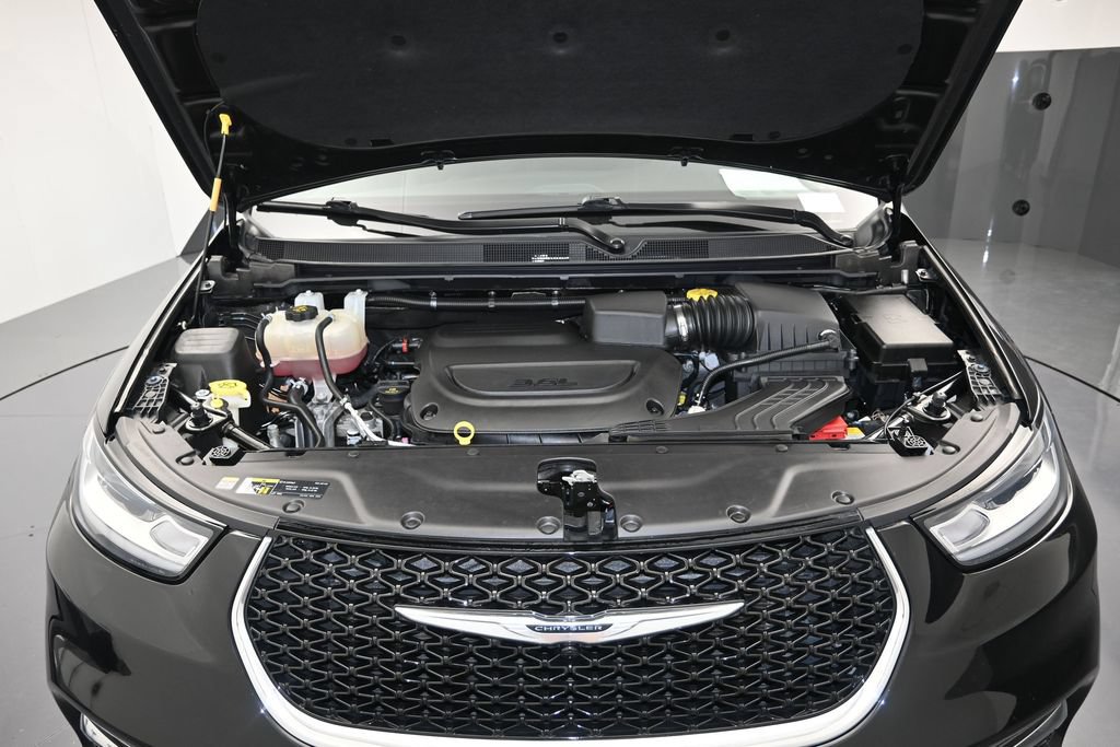 Used 2025 Chrysler Pacifica Select FWD image 27