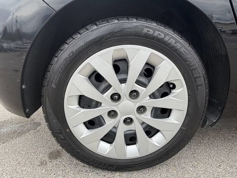 Used 2017 Hyundai Elantra GT image 16