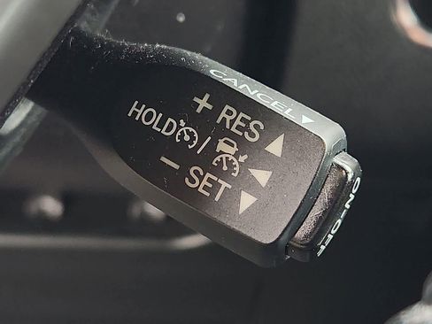 Used 2017 Toyota Highlander XLE image 26