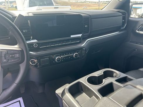 Used 2025 GMC Sierra 1500 SLT image 11