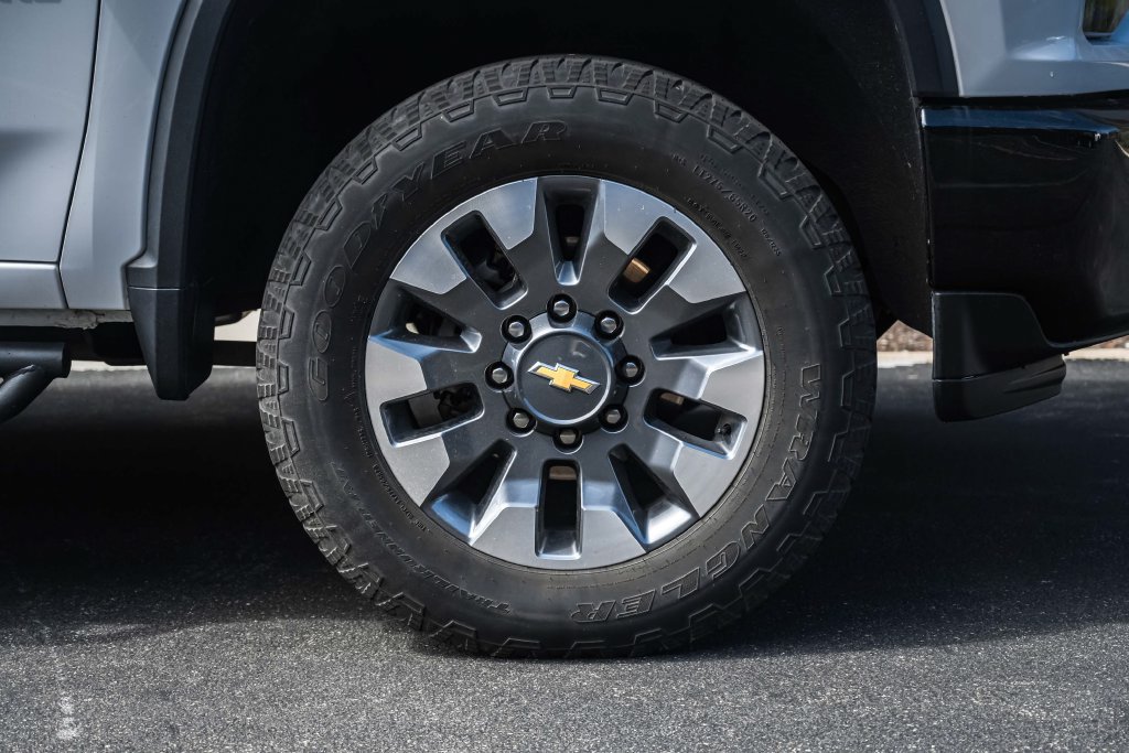 Used 2022 Chevrolet Silverado 2500 Custom w/ Custom Value Package AWD/4WD image 16