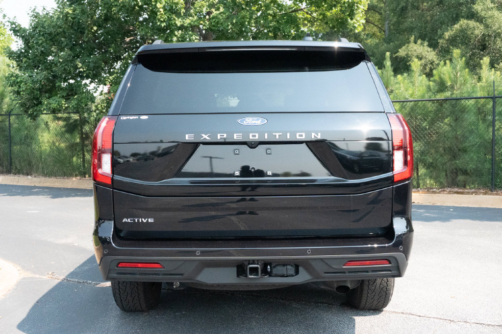 Used 2025 Ford Expedition Active RWD image 17