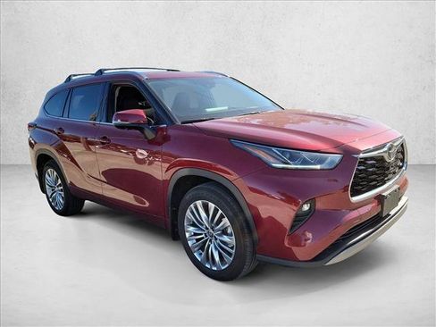 Used 2026 Toyota Highlander Platinum AWD/4WD image 3