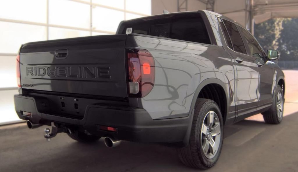 Used 2025 Honda Ridgeline RTL image 2