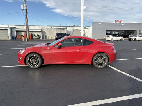 Used 2013 Scion FR-S image 2