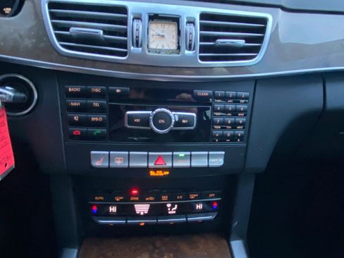 Used 2014 Mercedes-Benz E 350 4MATIC Sedan image 20