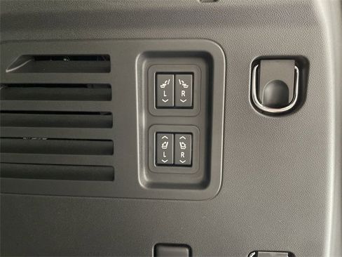 New 2026 Chevrolet Traverse RS image 18