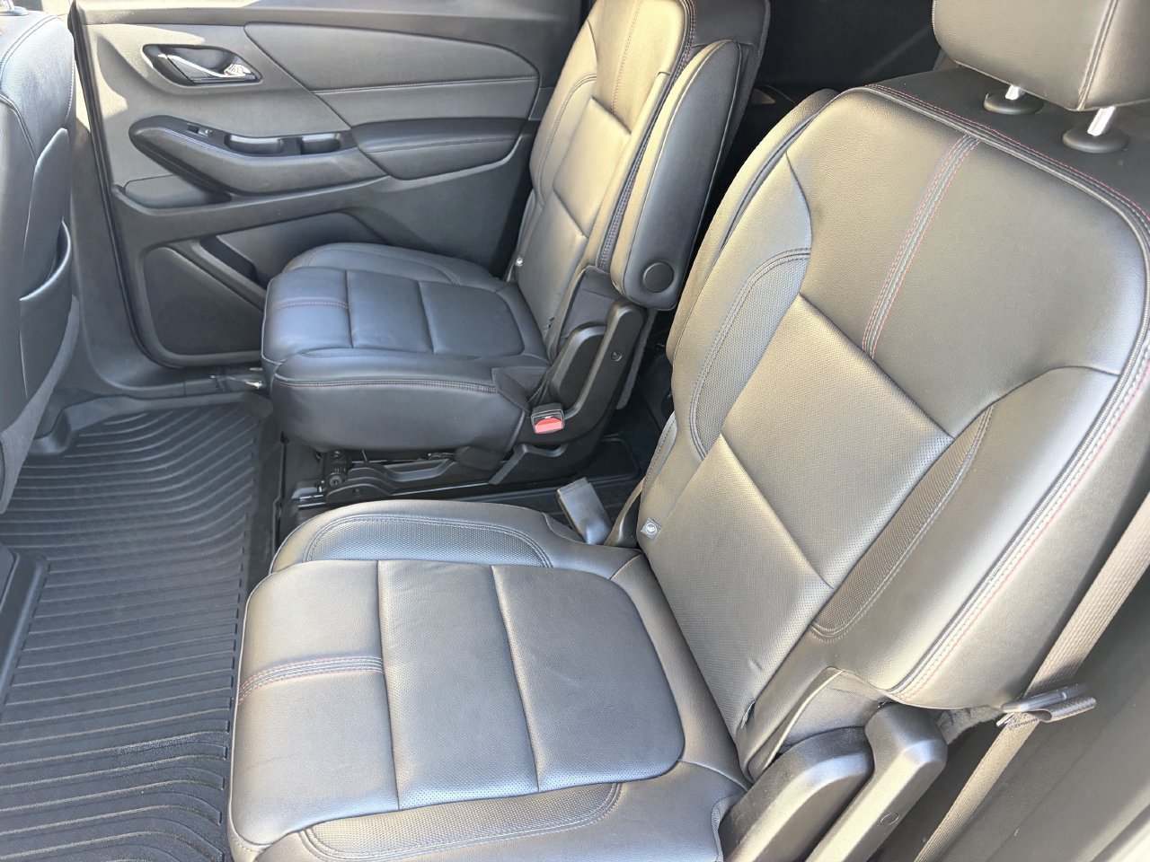 Used 2022 Chevrolet Traverse RS FWD image 17