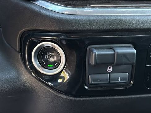 Used 2025 Chevrolet Silverado 1500 LT image 23