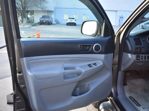 Used 2011 Toyota Tacoma PreRunner w/ TRD Sport Pkg image 13