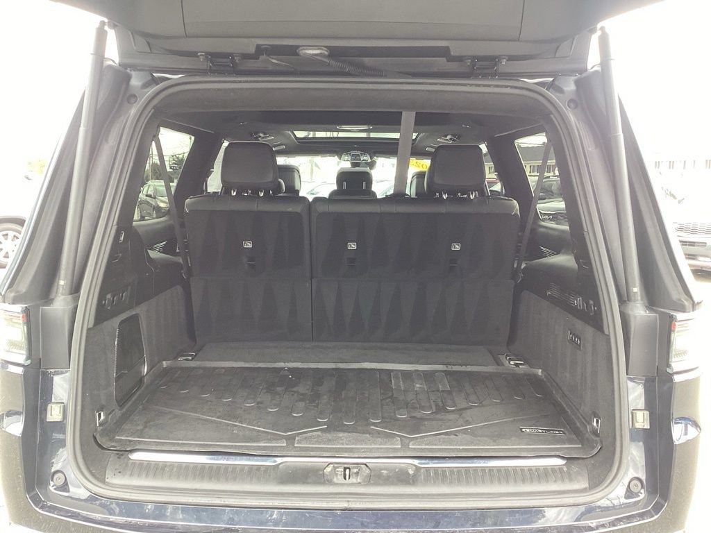 Used 2023 Jeep Grand Wagoneer L Series III w/ Rear Seat Video Group 1 AWD/4WD image 9