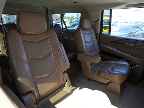 Used 2015 Cadillac Escalade ESV Platinum AWD/4WD image 28