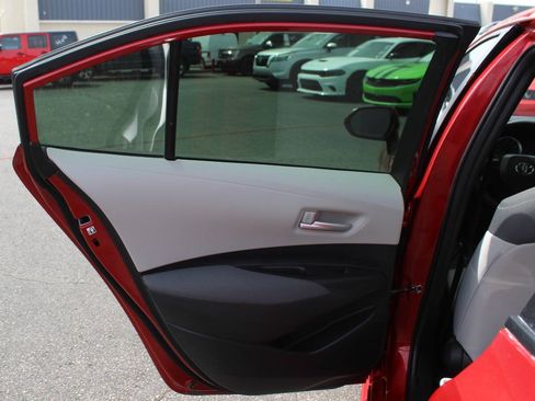 Used 2021 Toyota Corolla LE FWD image 14