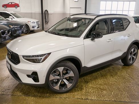 New 2026 Volvo XC40 B5 Plus w/ Climate Package image 3