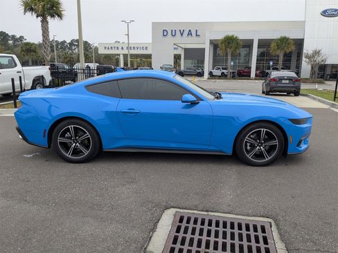 Used 2025 Ford Mustang Premium image 3