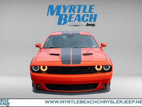Used 2016 Dodge Challenger R/T w/ Driver Convenience Group image 9