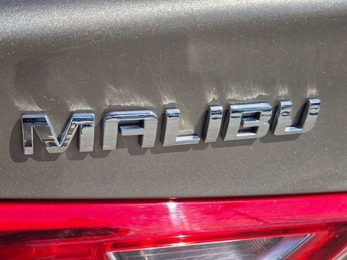 Used 2025 Chevrolet Malibu LT FWD image 12