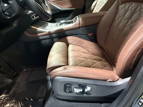 Used 2024 BMW X7 xDrive40i image 23