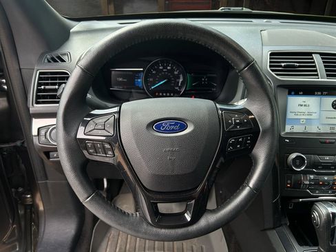 Used 2018 Ford Explorer XLT w/ Equipment Group 202A AWD/4WD image 20