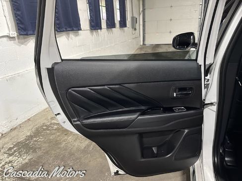 Used 2019 Mitsubishi Outlander SEL AWD/4WD image 20