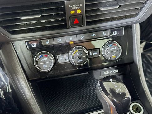 Used 2024 Volkswagen Jetta SE FWD image 25