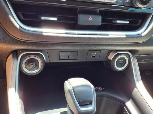 Used 2024 Toyota Grand Highlander AWD image 18