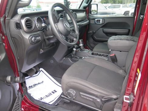 Used 2021 Jeep Gladiator Sport image 11