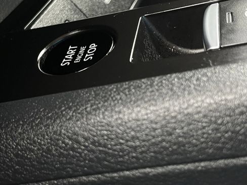 Used 2025 Nissan Kicks SV image 16