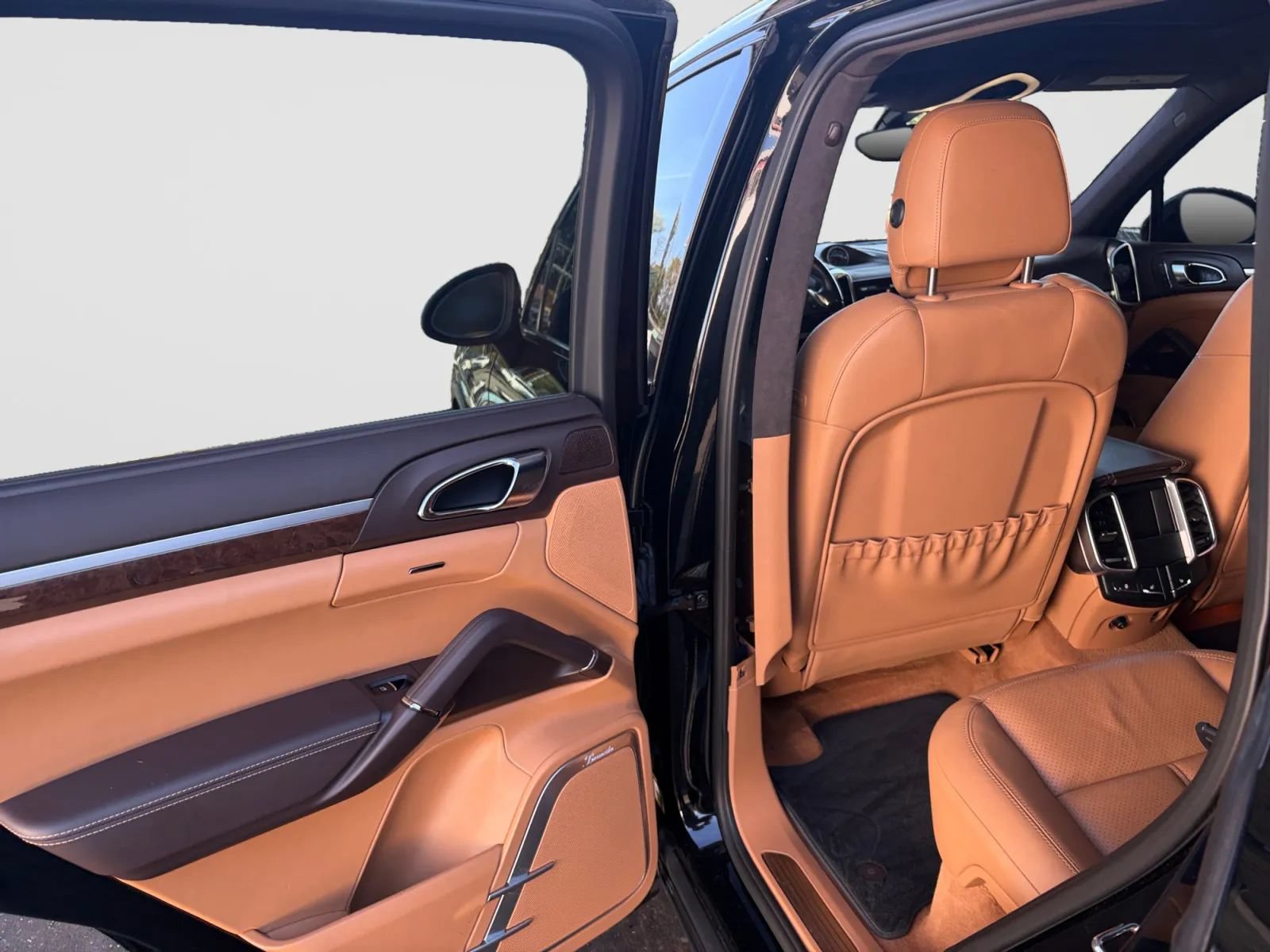 Used 2013 Porsche Cayenne Turbo AWD/4WD image 14