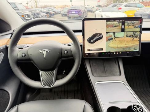 Used 2024 Tesla Model Y Long Range image 18