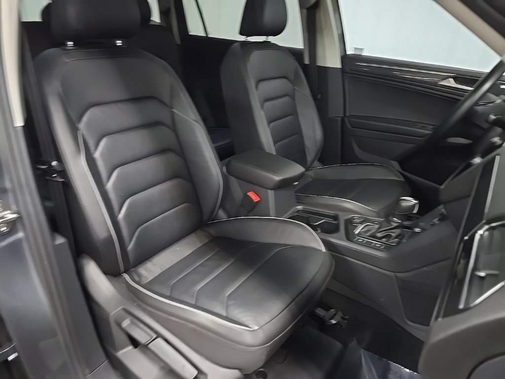 Used 2018 Volkswagen Tiguan SEL Premium AWD/4WD image 15