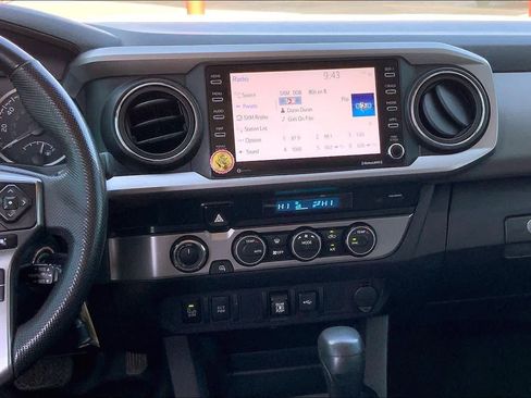 Used 2021 Toyota Tacoma SR5 w/ Technology Package image 7