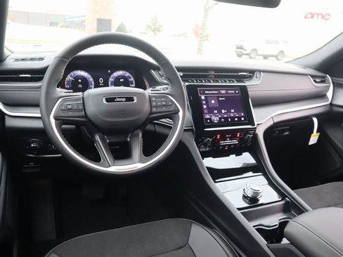 New 2025 Jeep Grand Cherokee Altitude image 2