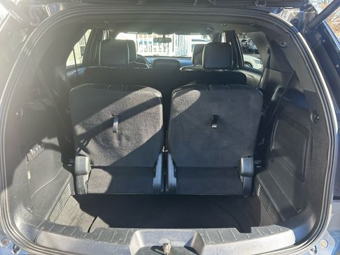 Used 2018 Ford Explorer Limited image 30