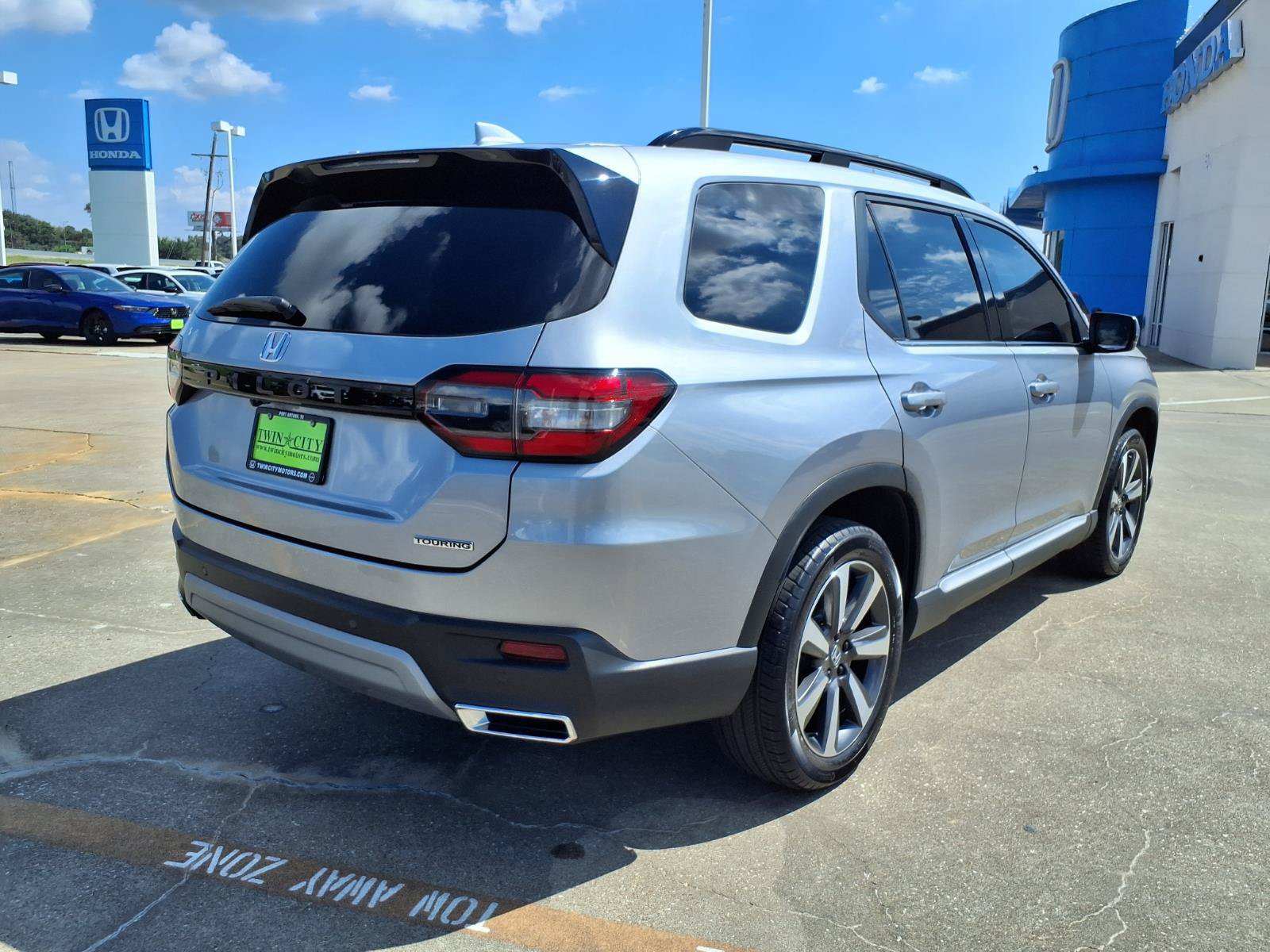 Used 2023 Honda Pilot Touring image 4