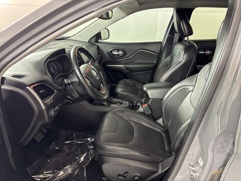 Used 2021 Jeep Cherokee Latitude Lux w/ Comfort/Convenience Group FWD image 25