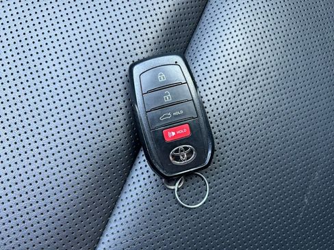 Used 2025 Toyota Crown Platinum image 34