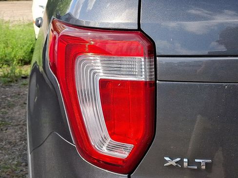 Used 2019 Ford Explorer XLT w/ Equipment Group 202A FWD image 8