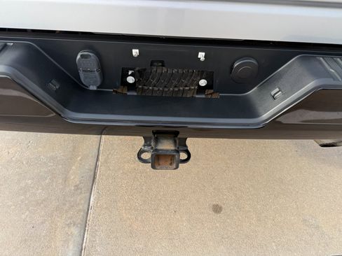 Used 2020 Chevrolet Silverado 2500 Custom w/ Custom Value Package image 4