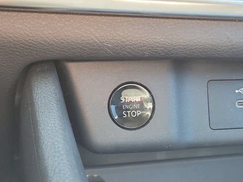 Used 2025 Nissan Rogue SV AWD/4WD image 29