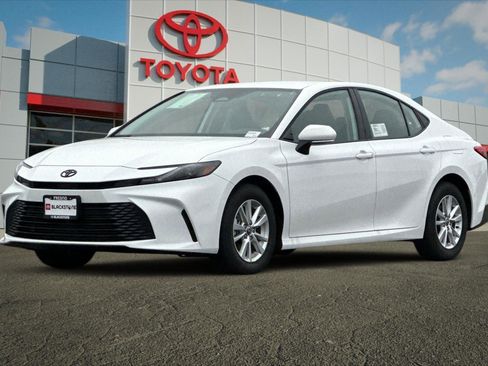 Used 2026 Toyota Camry LE image 7