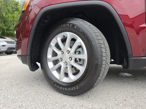 Used 2022 Jeep Grand Cherokee Laredo X RWD image 34