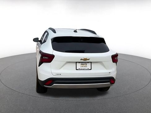 Used 2025 Chevrolet Trax LT FWD image 9