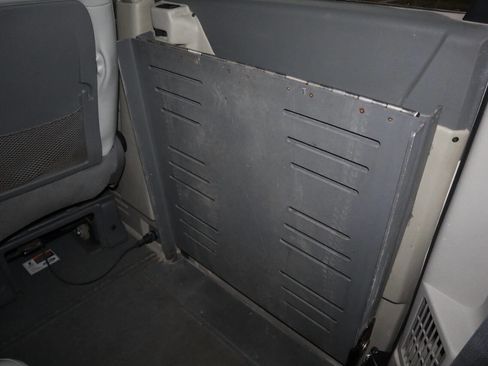 Used 2010 Dodge Grand Caravan SE w/ Climate Group image 25