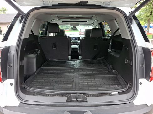 Used 2023 GMC Acadia SLT AWD/4WD image 29