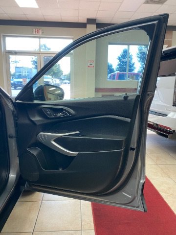 Used 2024 Chevrolet Trax RS w/ Driver Confidence Package FWD image 11