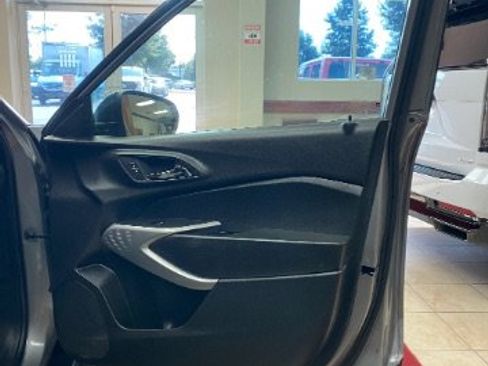 Used 2024 Chevrolet Trax RS w/ Driver Confidence Package FWD image 11