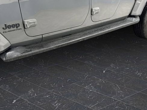 Used 2022 Jeep Gladiator Overland image 36