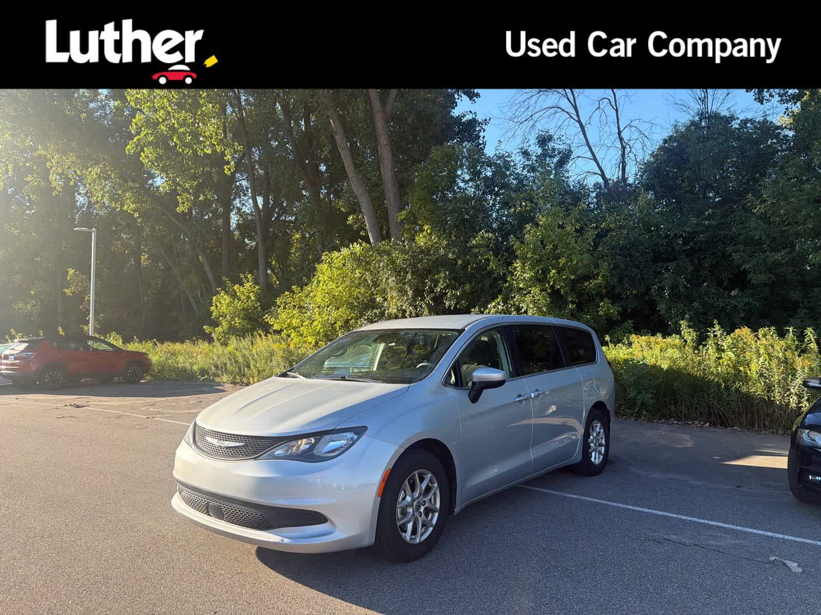 Used 2023 Chrysler Voyager LX FWD image 1