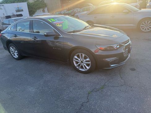 Used 2018 Chevrolet Malibu LT FWD image 2